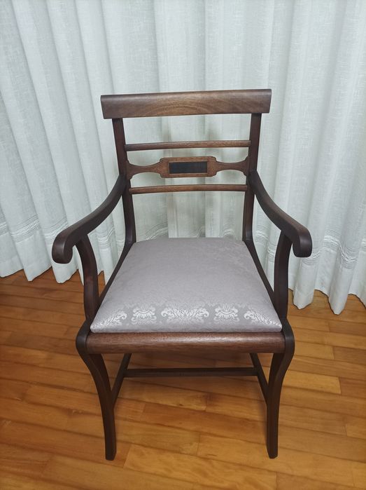 Cadeirão antigo restaurado estilo inglês estofado novo  tecido damasco