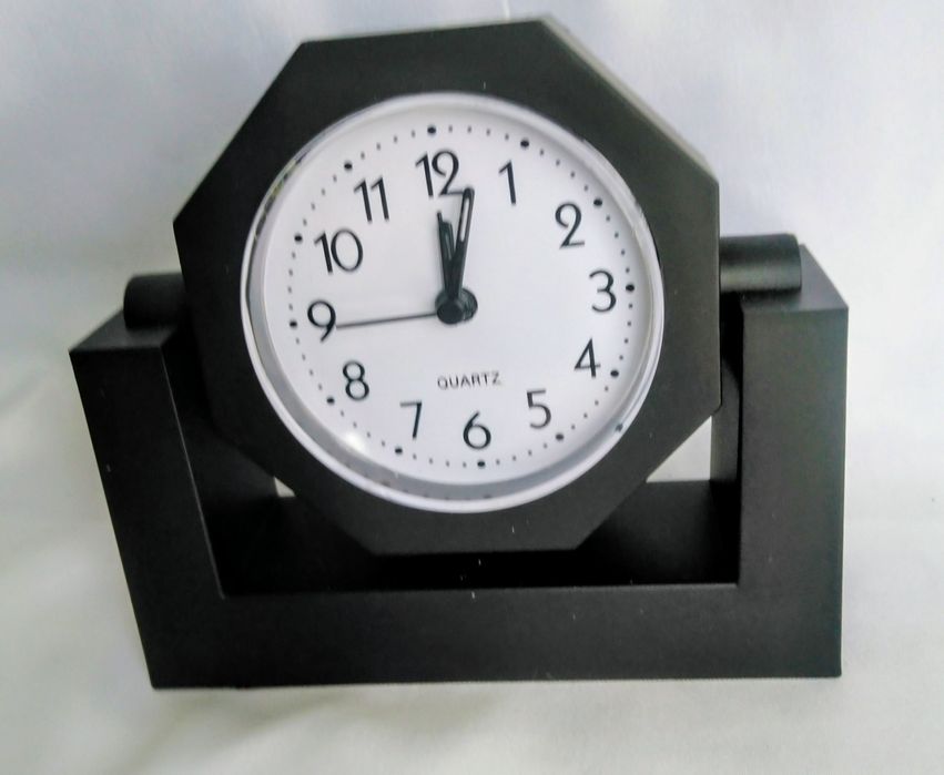 Настільний будильник кварцовий з поворотним корпусом