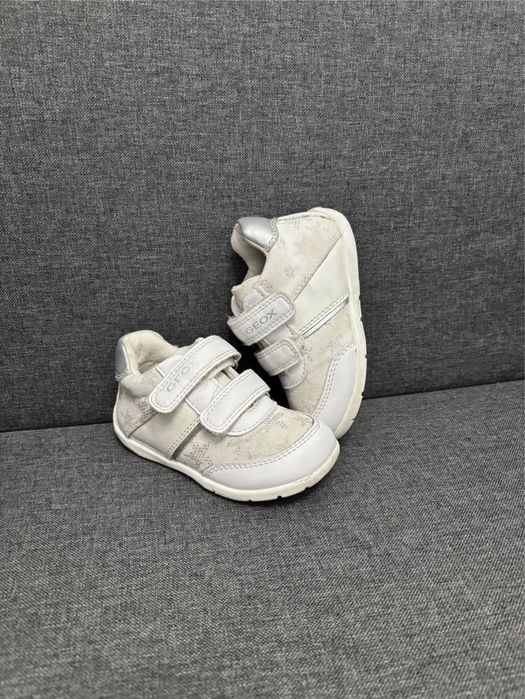 Дитячі кросівки для дівчинки Geox р.22, уст.14см, стопа 12-13,5см білі