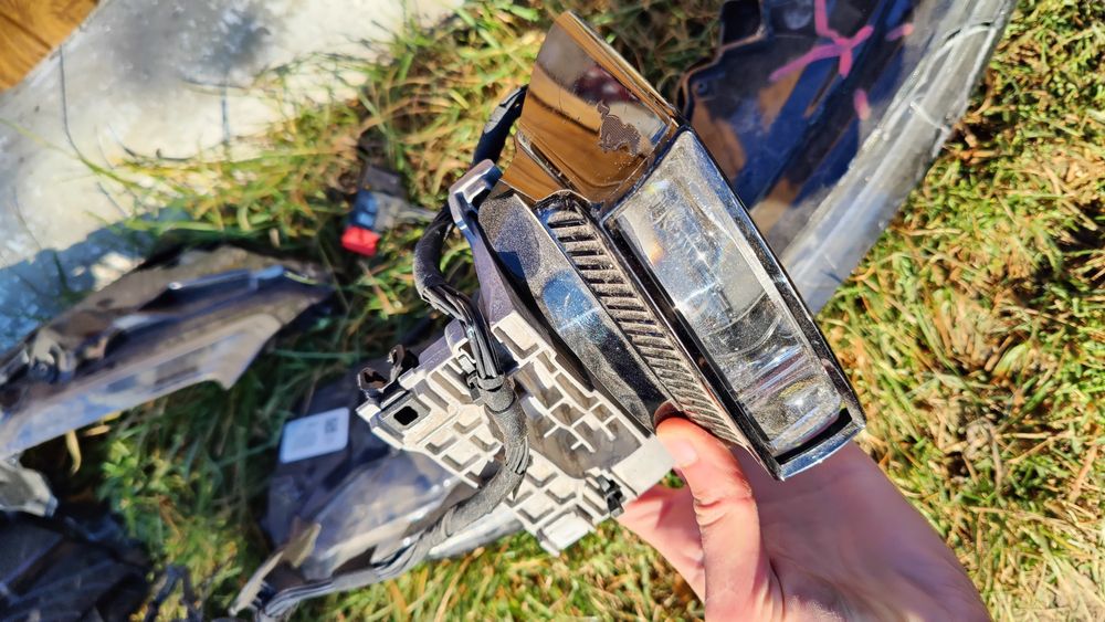 Права фара ford mustang mach-e