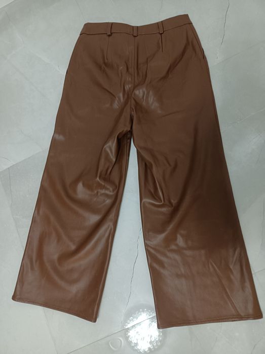 Spodnie z eco skóry.