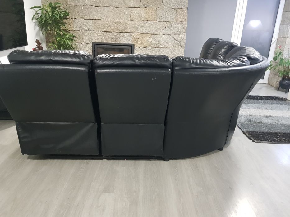 Sofá preto em pele