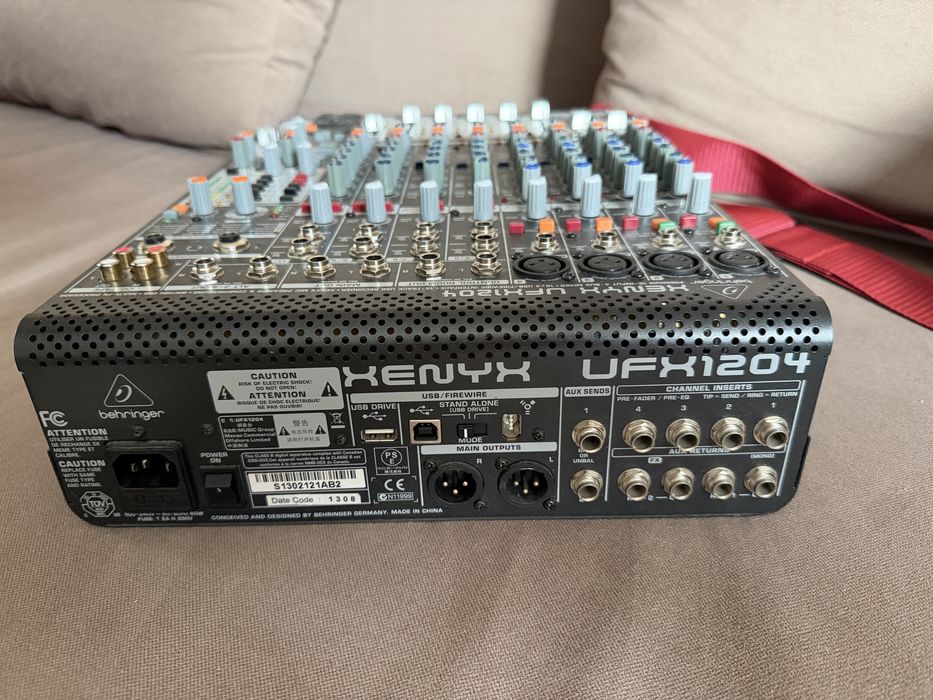 Мікшерний пульт Behringer Xenyx UFX1204 USB