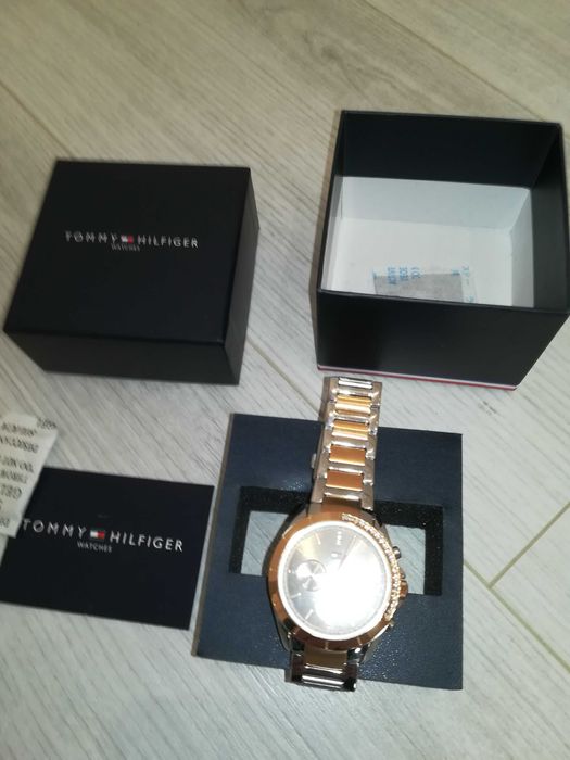 Damski  Zegarek  Kryształkami 
TOMMY HILFIGER