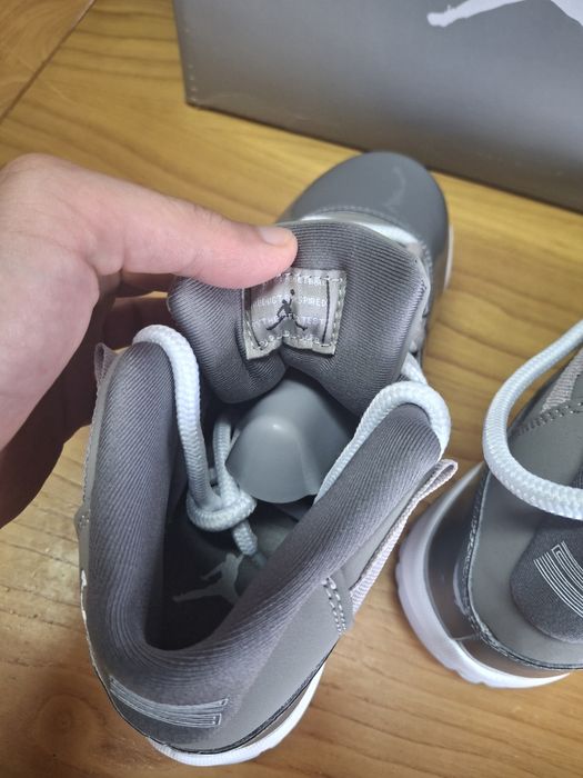 Jordan 11 cinzento