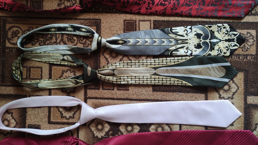 Продам 5 галстуков,все-Италия.