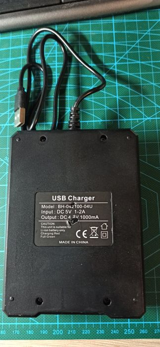 Зарядне для 18650. USB Charger. Нове