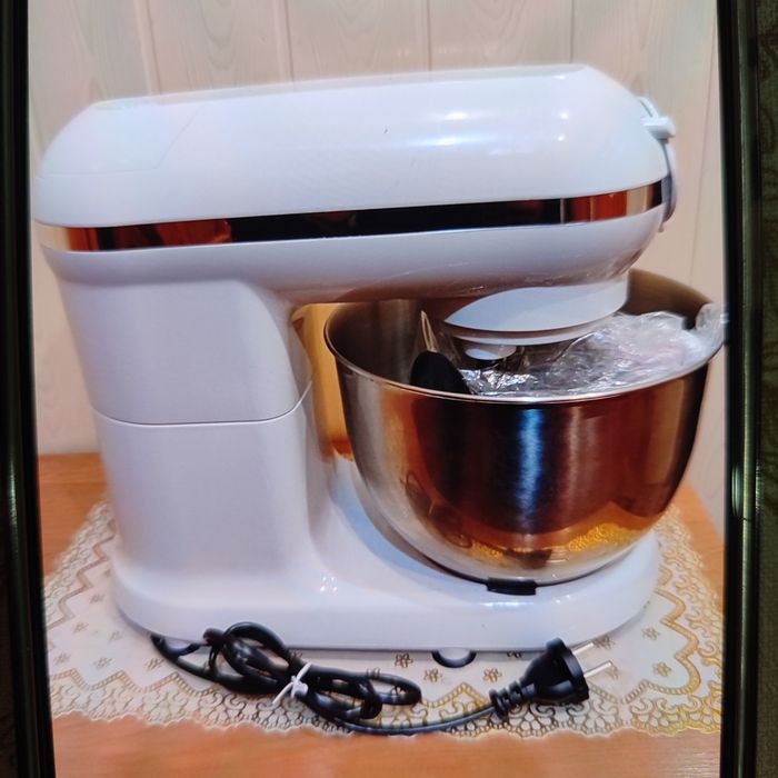 Кухонный робот. (Міксер. Тістоміс.)