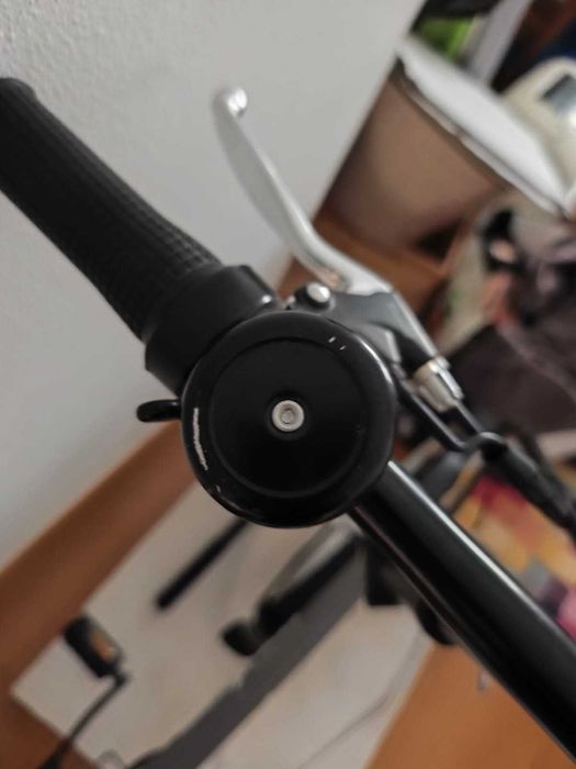 Bicicleta novinha procura dono que lhe dê uso