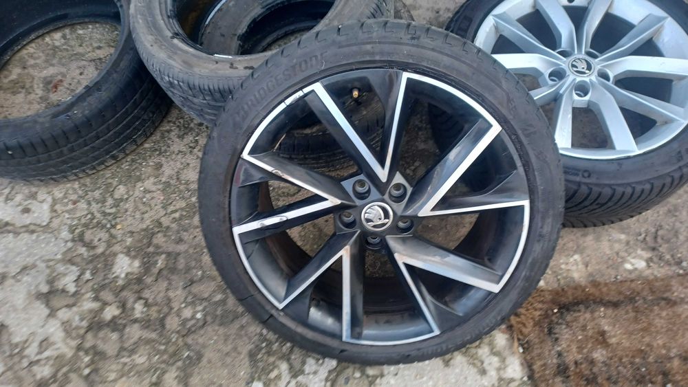 skoda  Karoq RS 57A 8x19 ET45 felga aluminiowa