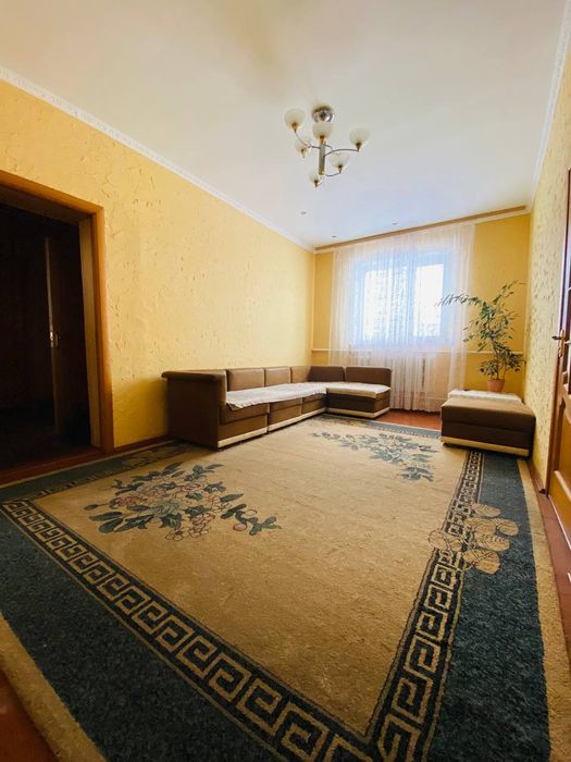 Цегляний будинок з автономним опаленням та зручностями в с. Антопіль.