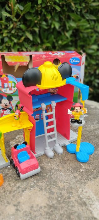 Estação de bombeiros Mikey Mouse