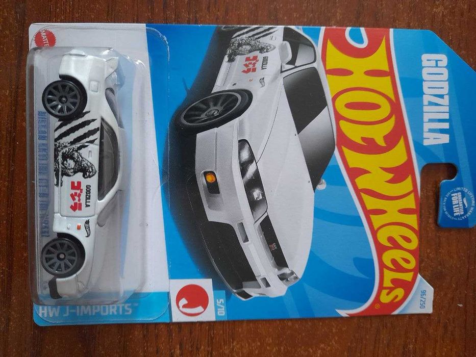 Hot Wheels nissan skyline GT-R godzilla