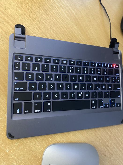 Бездротова Bluetooth-клавіатура BRYDGE BRY80022 Бездротове Bluetooth-підключення з планшетами, ноутбуками, смартфонами