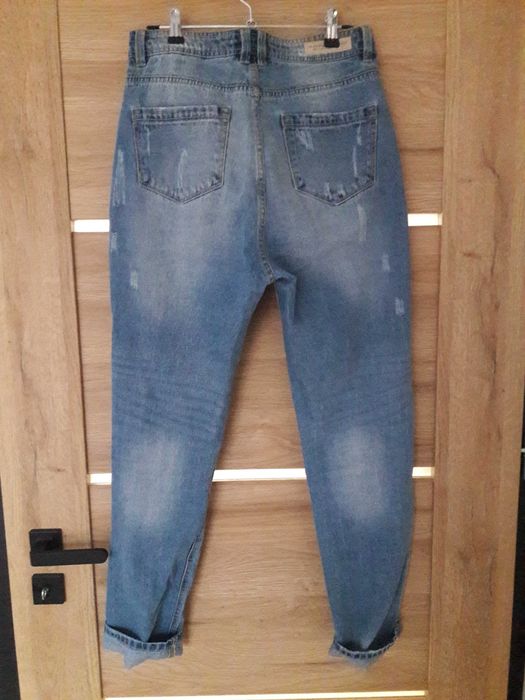 Spodnie jeans z dziurami wysoki stan