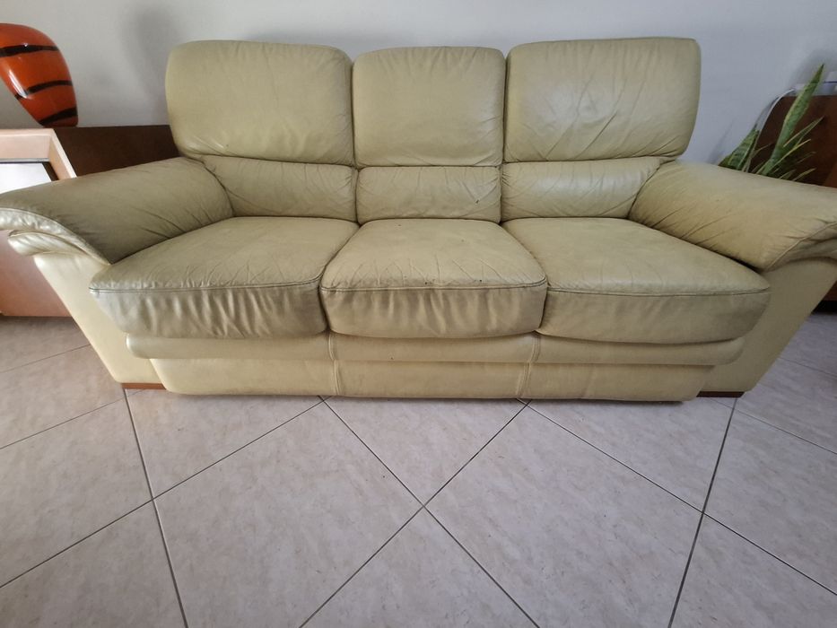 Sofá 3 lugares pele