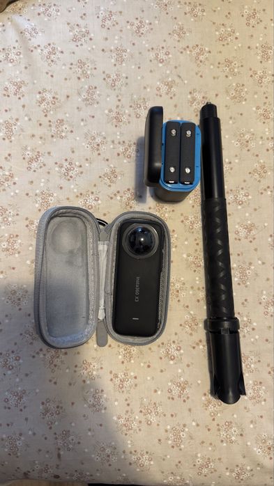Camera Insta 360 X3
