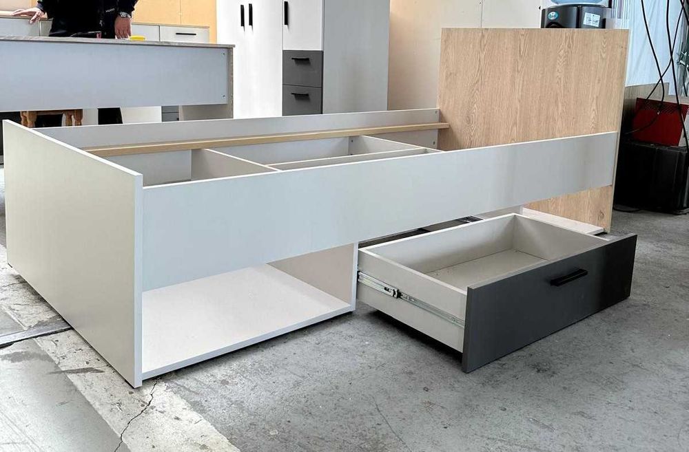 Zestaw mebli młodzieżowych - meble powystawowe