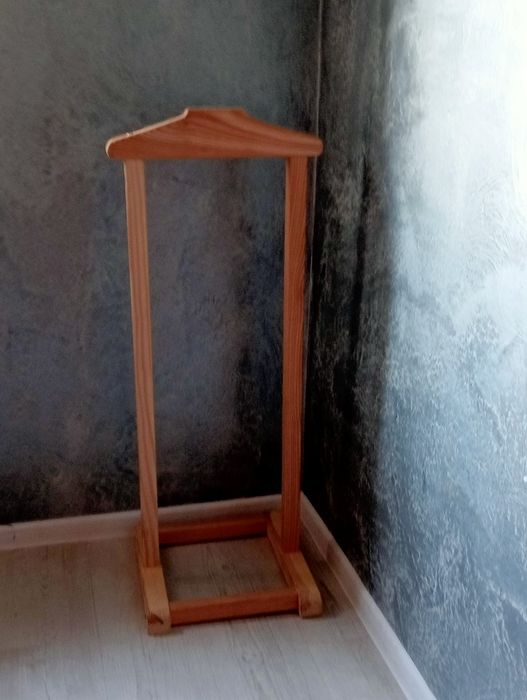 Підлогова вішалка для одягу