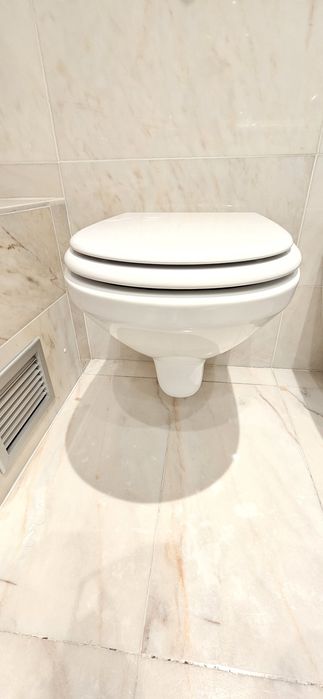 Sanita suspensa Roca