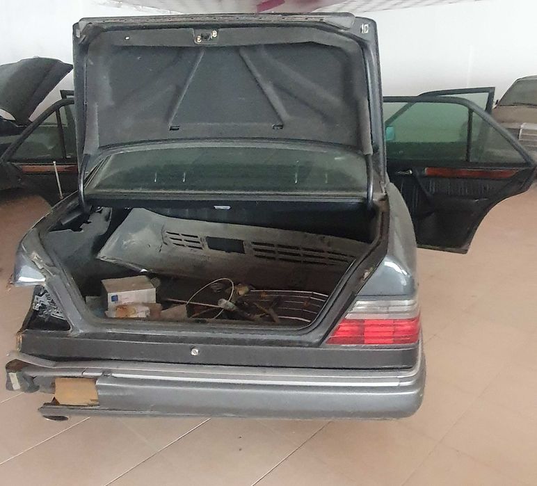 Mercedes E200 16v - Nacional - 163.980kms - Pequeno sinistro