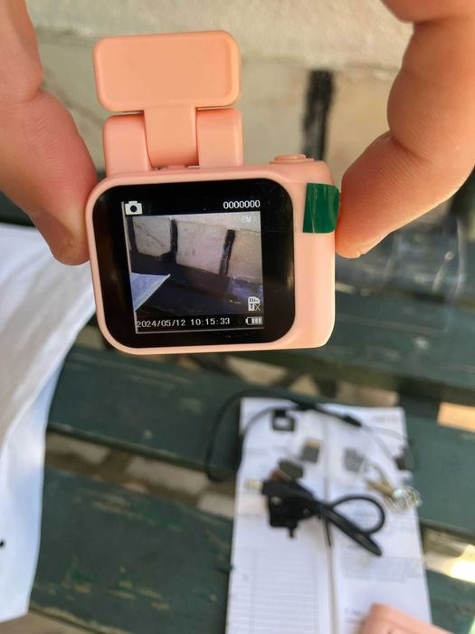 Mini câmera retro nova.