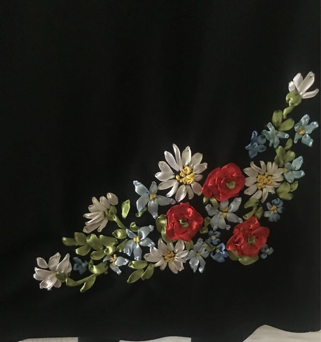 Плаття вишите лєнтами