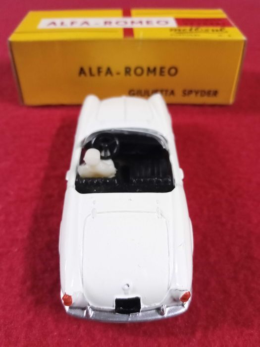 1/43 Alfa Romeo Giulietta Spider - Metosul