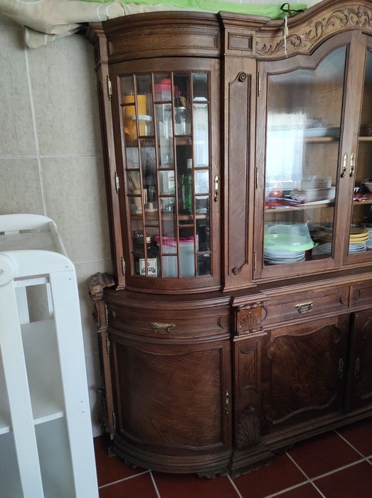 Vendo louceiro em madeira para sala vintage