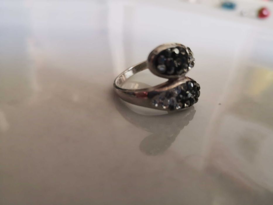 Pierścionek Srebrny z kryształkami Swarovski