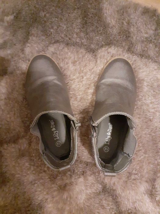 półbuty jesienno-zimowe dla dziewczynki (wkładka ok. 19,5 cm).