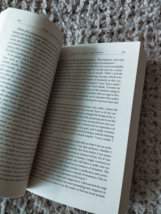 Livro How Emotions Are Made Lisa Feldman Barrett Novo