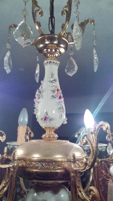 Candeeiro em latão, porcelana e cristal
