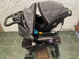 Vende-se carrinho confortável para o seu bebe, valor 100 euros.