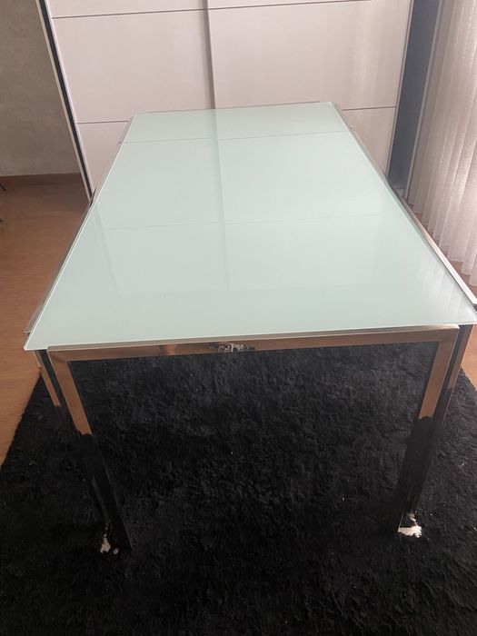 Mesa de jantar em vidro