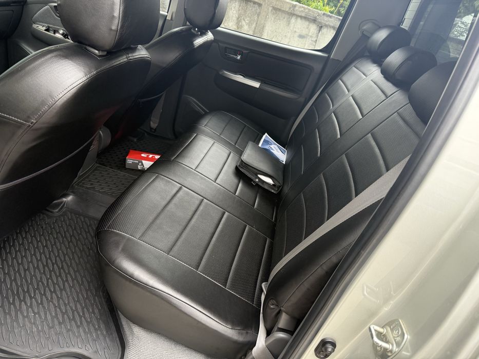 Чохли,накидки Toyota Hilux два комплекти.