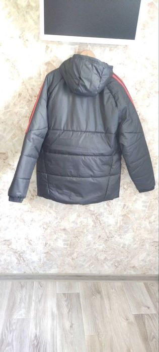 Куртки "Adidas".