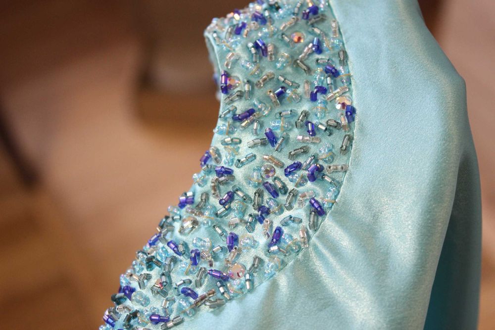 Сдам в аренду, продам голубое вечернее платье с вышивкой ручной работы