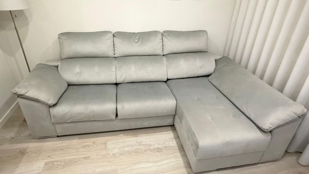Sofá Chaise Long 

Sofá moderno e muito confortável,