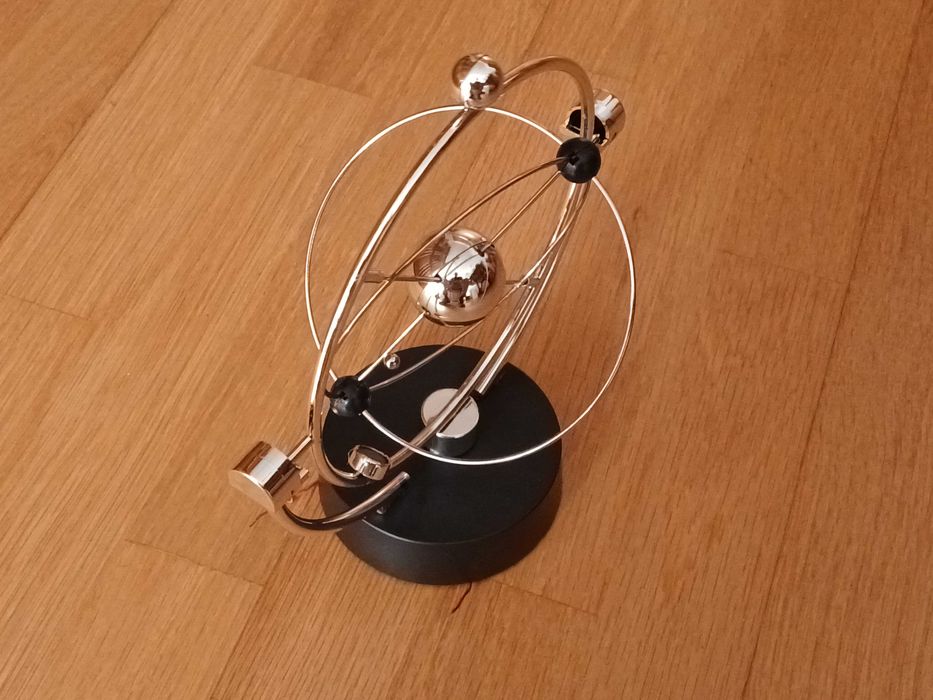 Kit Pendulo Orbital de Newton c/ Movimento Perpetuo