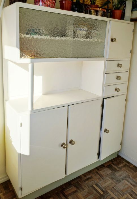 Móvel branco vintage