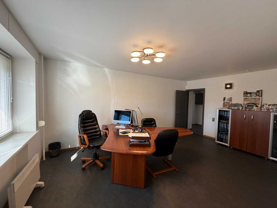 Продам офісне приміщення