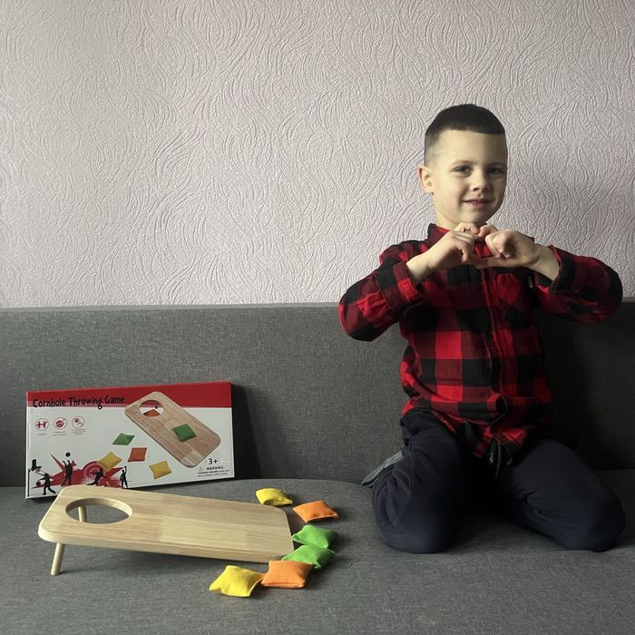 Кільцекид та метання мішечків гра на влучність