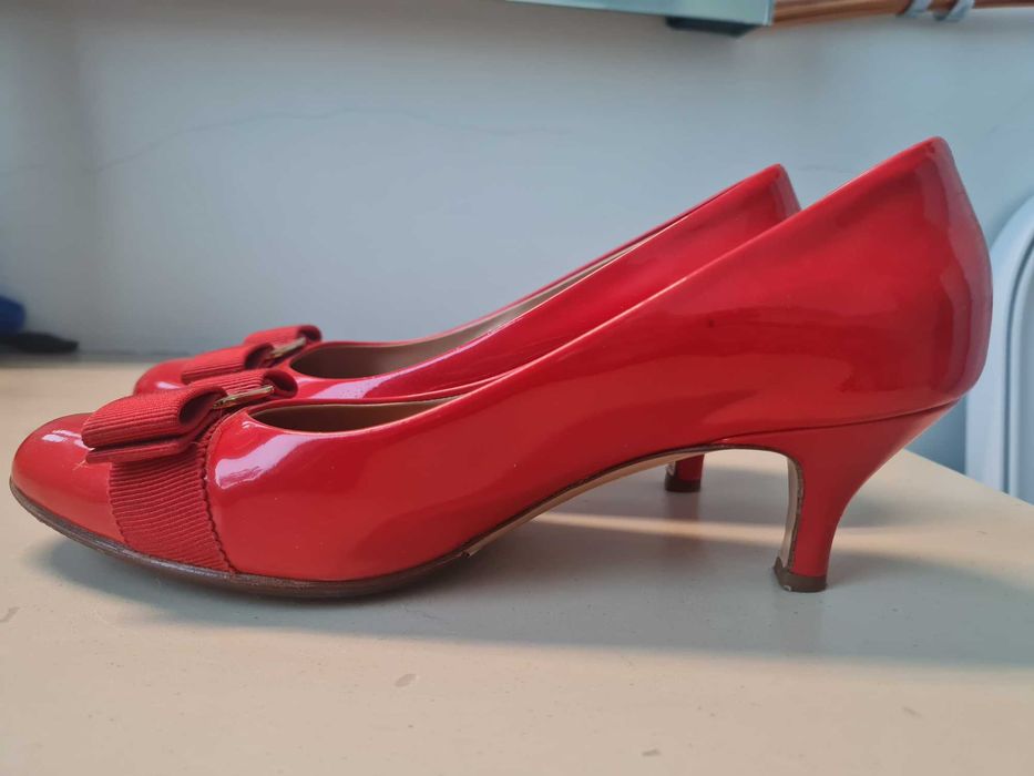 Ferragamo 36 muito bom
