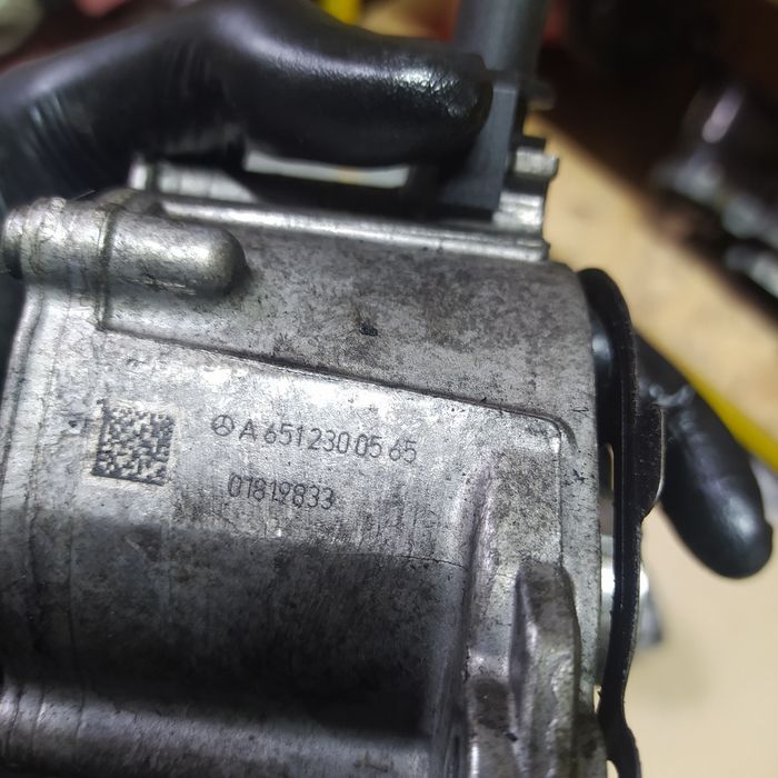 Вакуумний насос Mercedes W204 W207 Sprinter \ Infiniti Q50 2.2 DIESEL