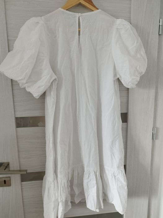 Sukienka.biala..lekka