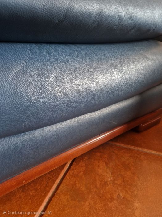 Conjunto de Sofás em Pele Azul Escuro (3 Lugares + 2 Cadeirões) – Excelente Estado