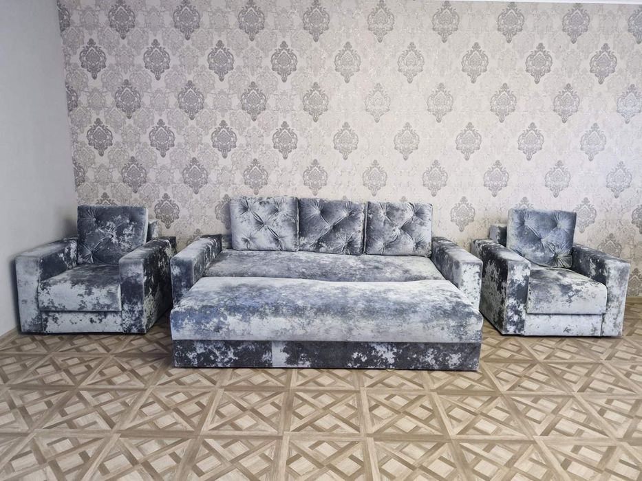 В наявності диван і 2 крісла