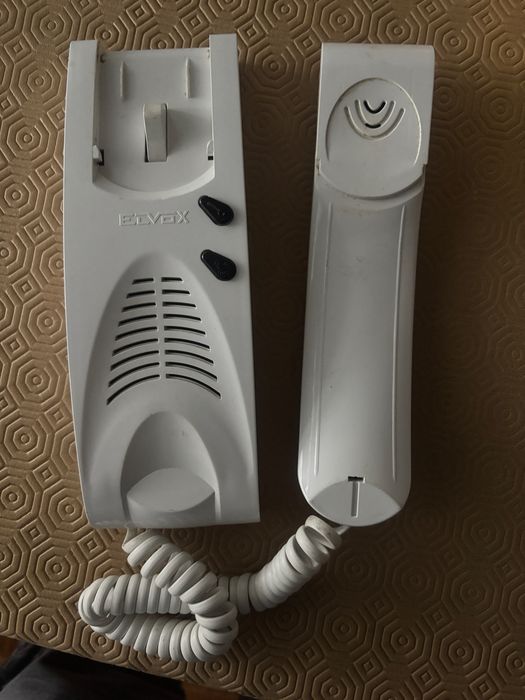 Intercomunicador de parede ELVOX 8870 (pouco uso)