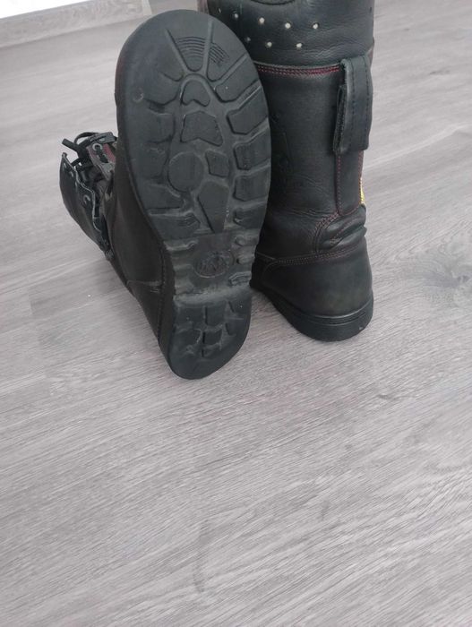 Берци з металевим передком